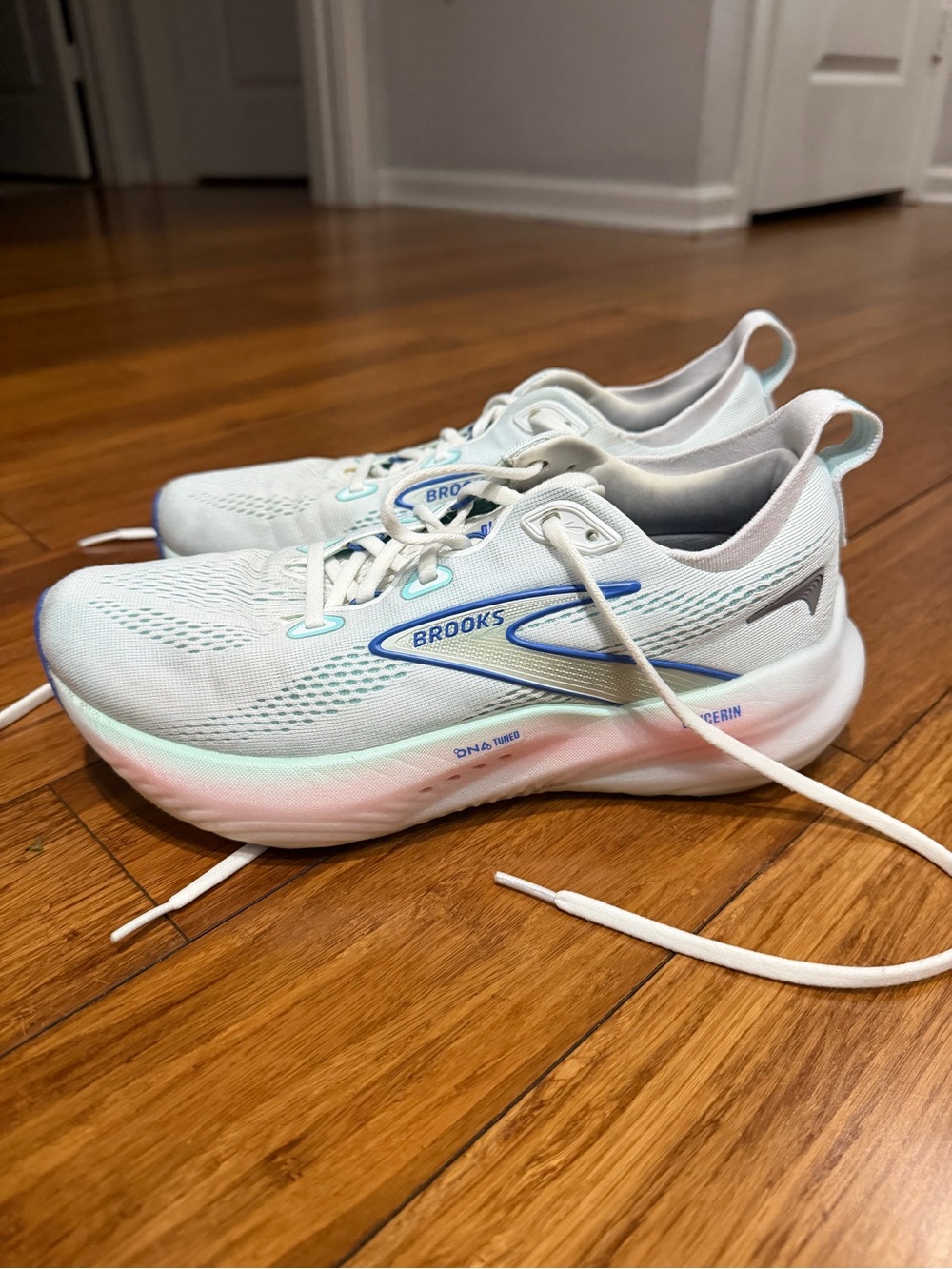 Women's Brooks Glycerin GTS 22 White/Limpet Shell/Amparo Blue 8B Medium